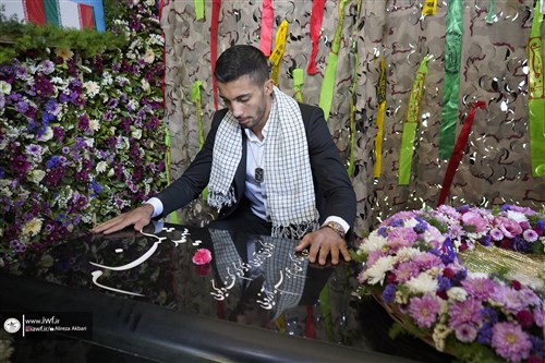مراسم اهدای مدال طلای محمدرضا گرایی به شهید گمنام فدراسیون کشتی (گزارش تصویری)